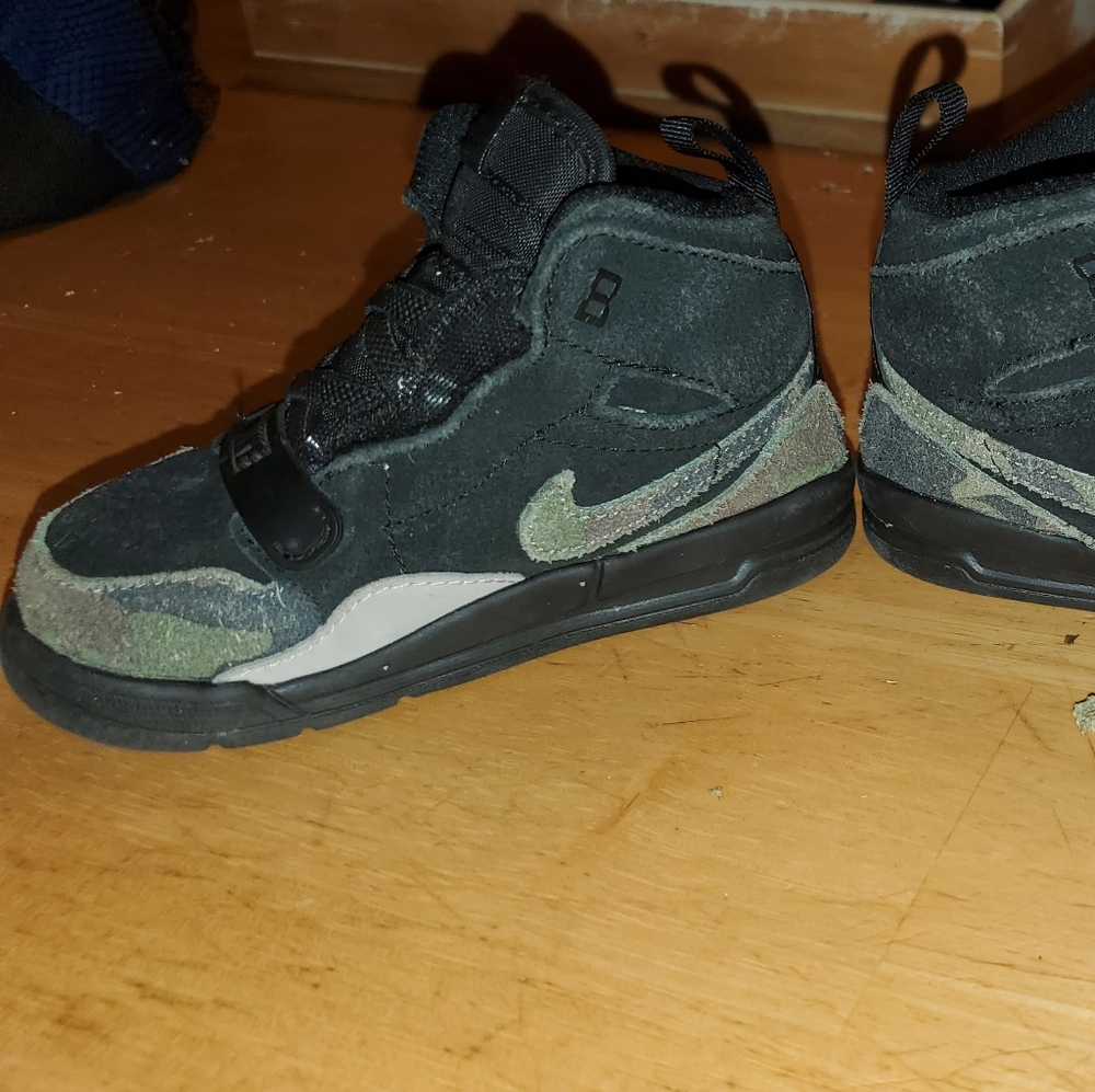Toddler Nike sneakers